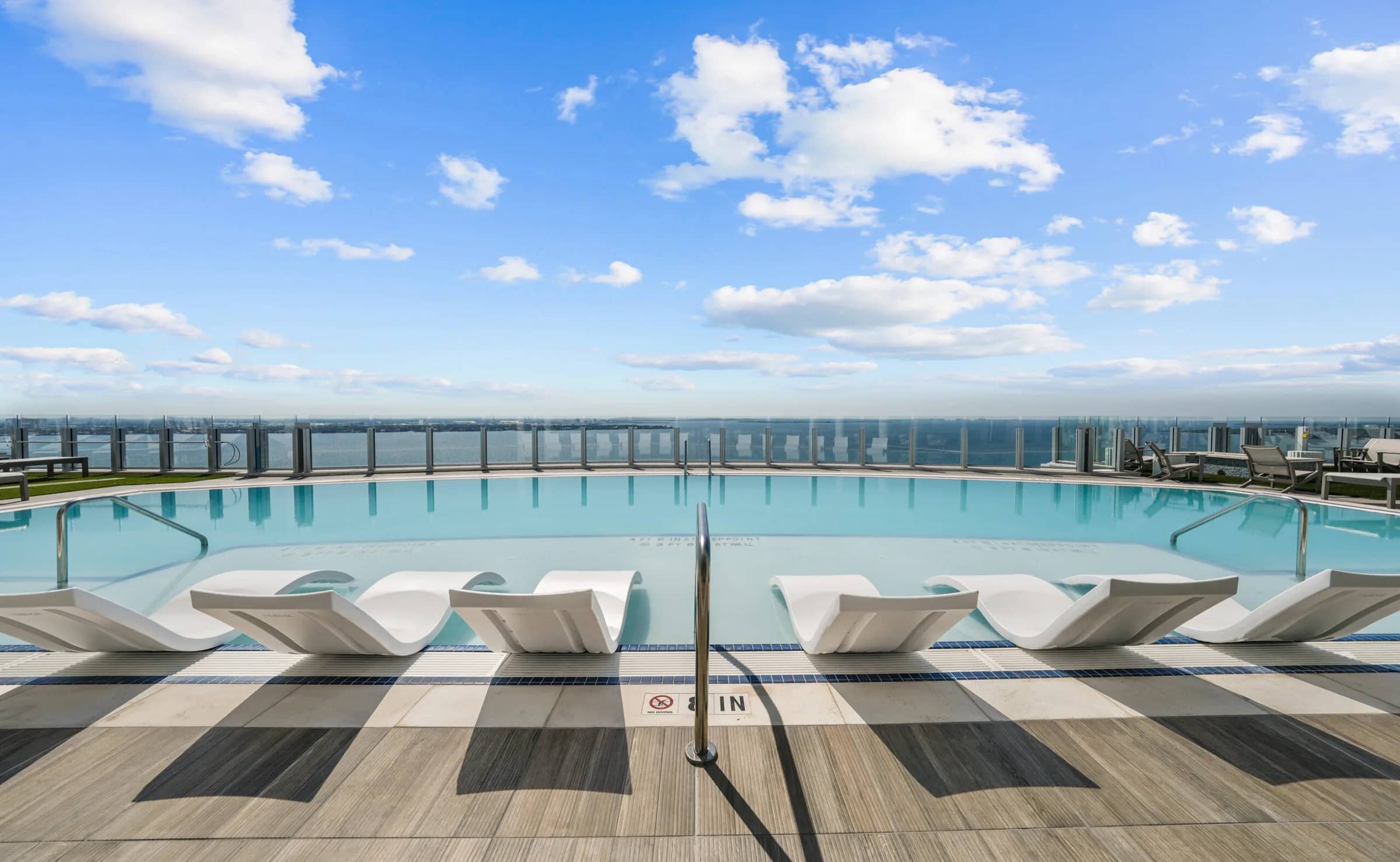 Altura Bayshore Rooftop Amenities-crop Lab24