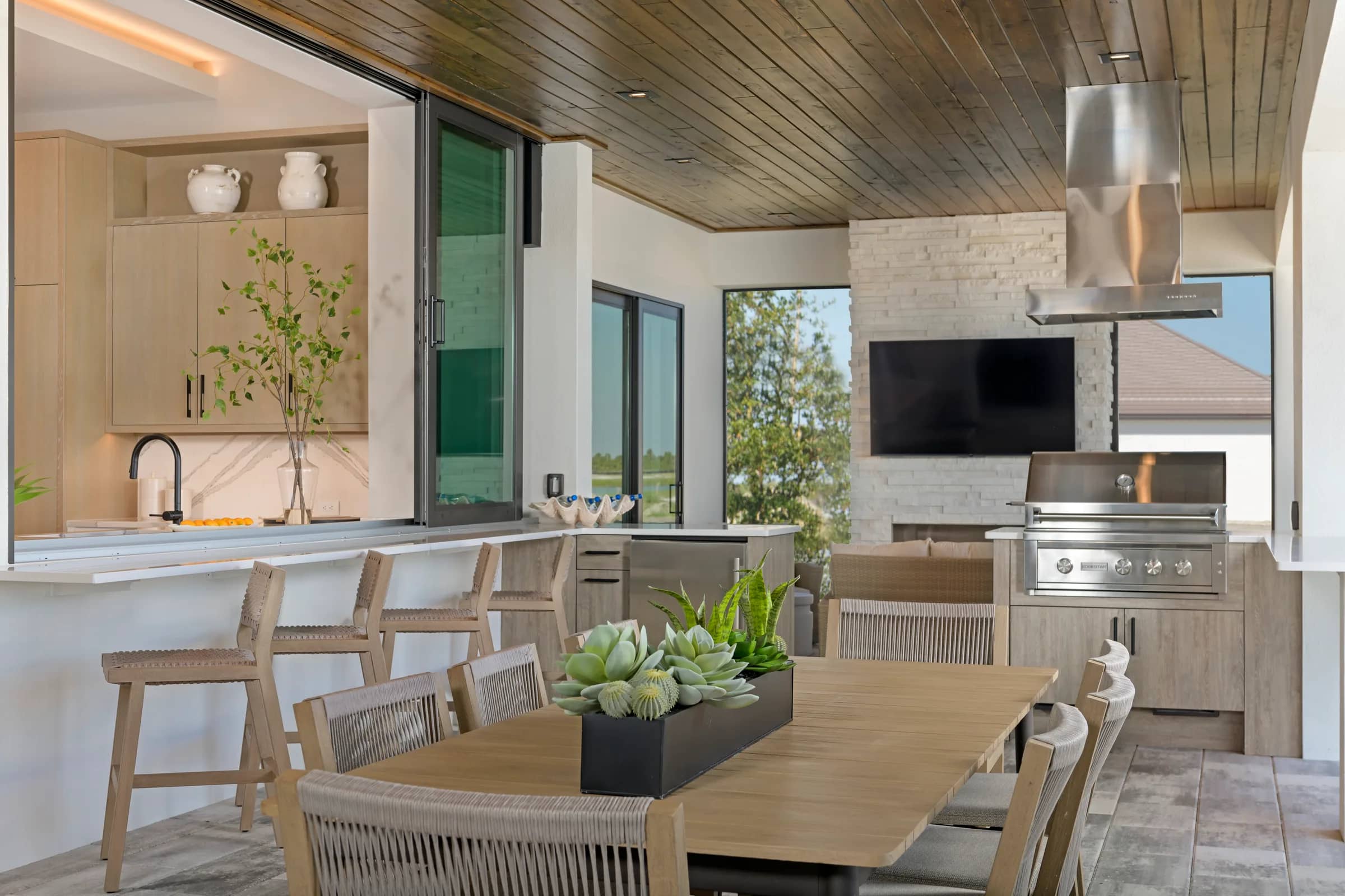 Exterior Table
