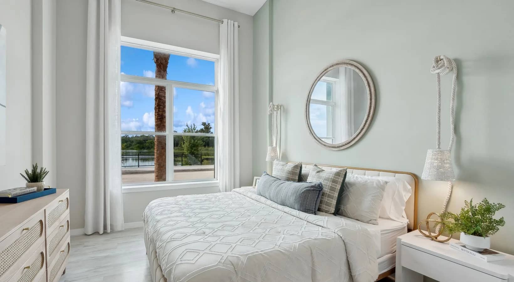Lake Gem Apartment bedroom