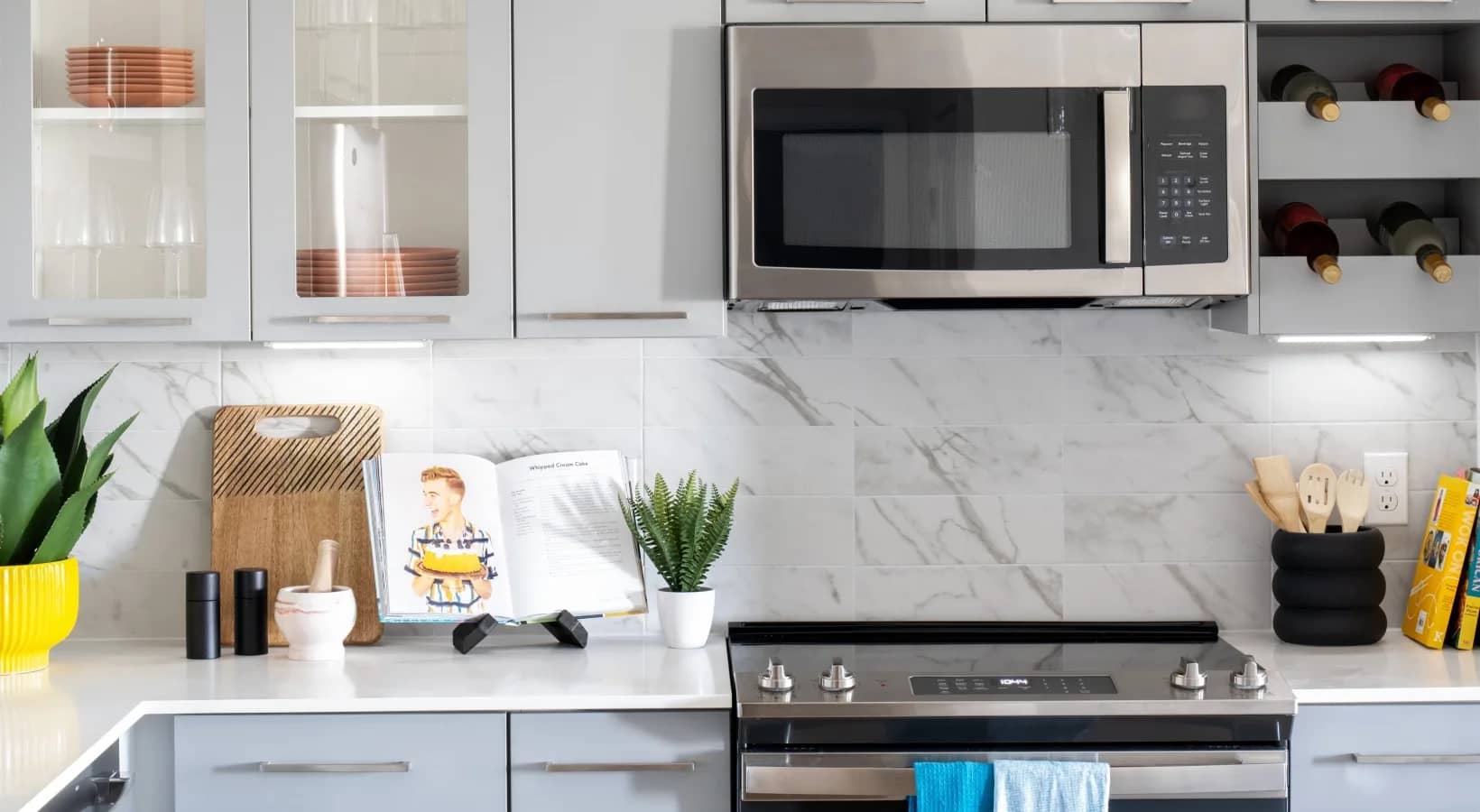 02-Aventon-Opal-Apartment-Kitchen3-58cd60fed4f093ad7d77ac27aac0c1e6