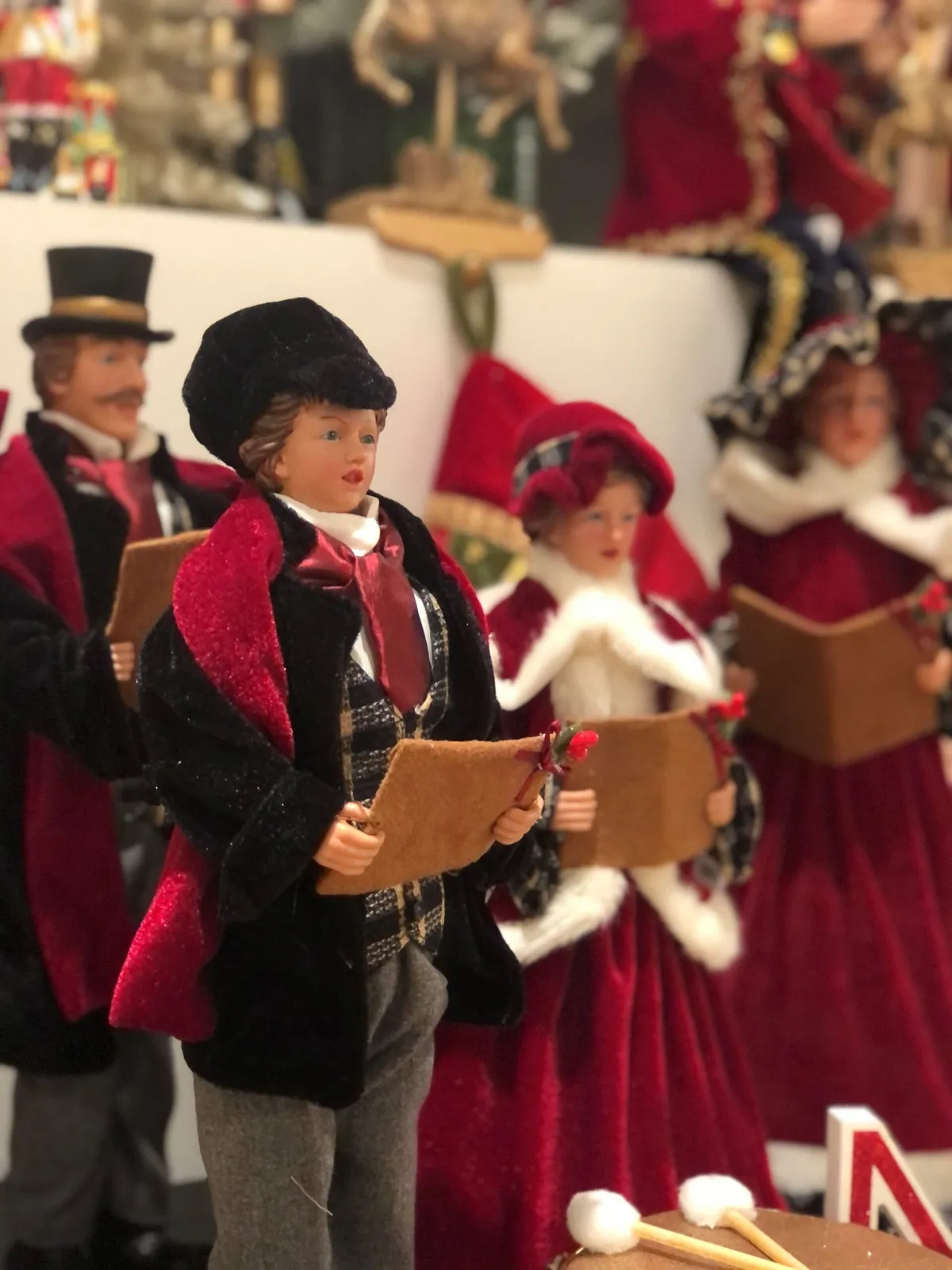 Moving During Holidays: Tips For Decorating Your New Home For Christmas