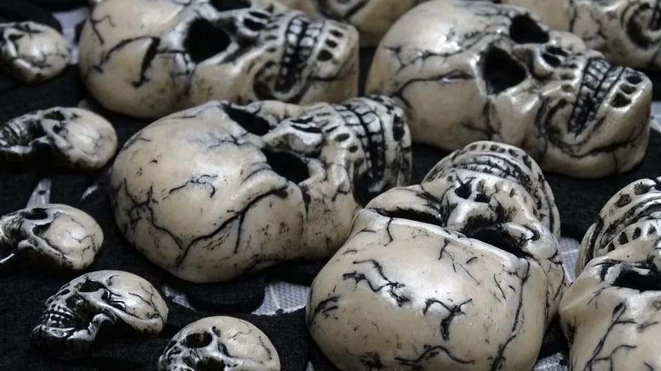 SPOOKY HOME DECORATING TIPS