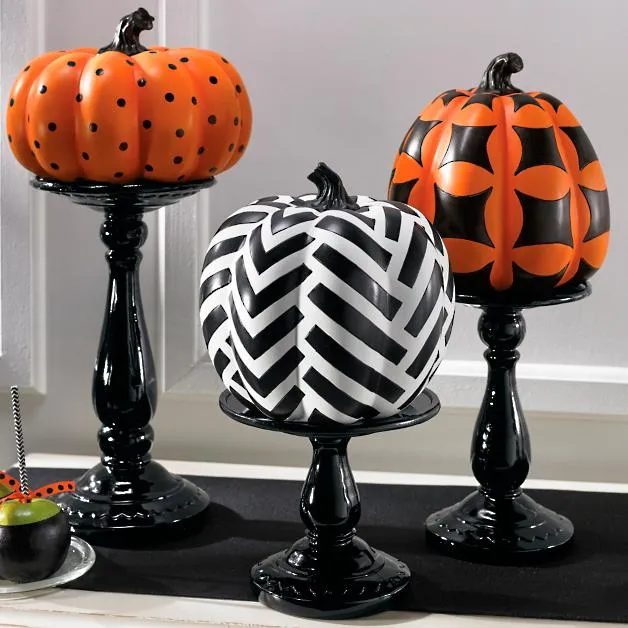 Inviting Halloween Decor For Your Dining Table